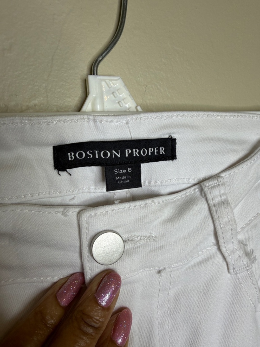 Boston Proper White Embroidered Floral Jeans with Blue Appliqué - Picture 5 of 8